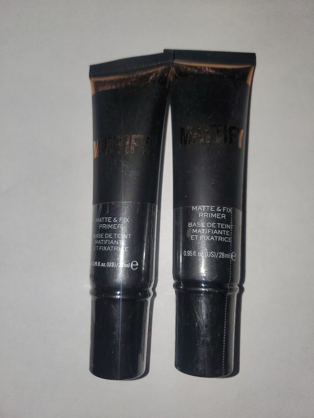 2 Makeup Revolution Mattify Matte & Fix Makeup Primer